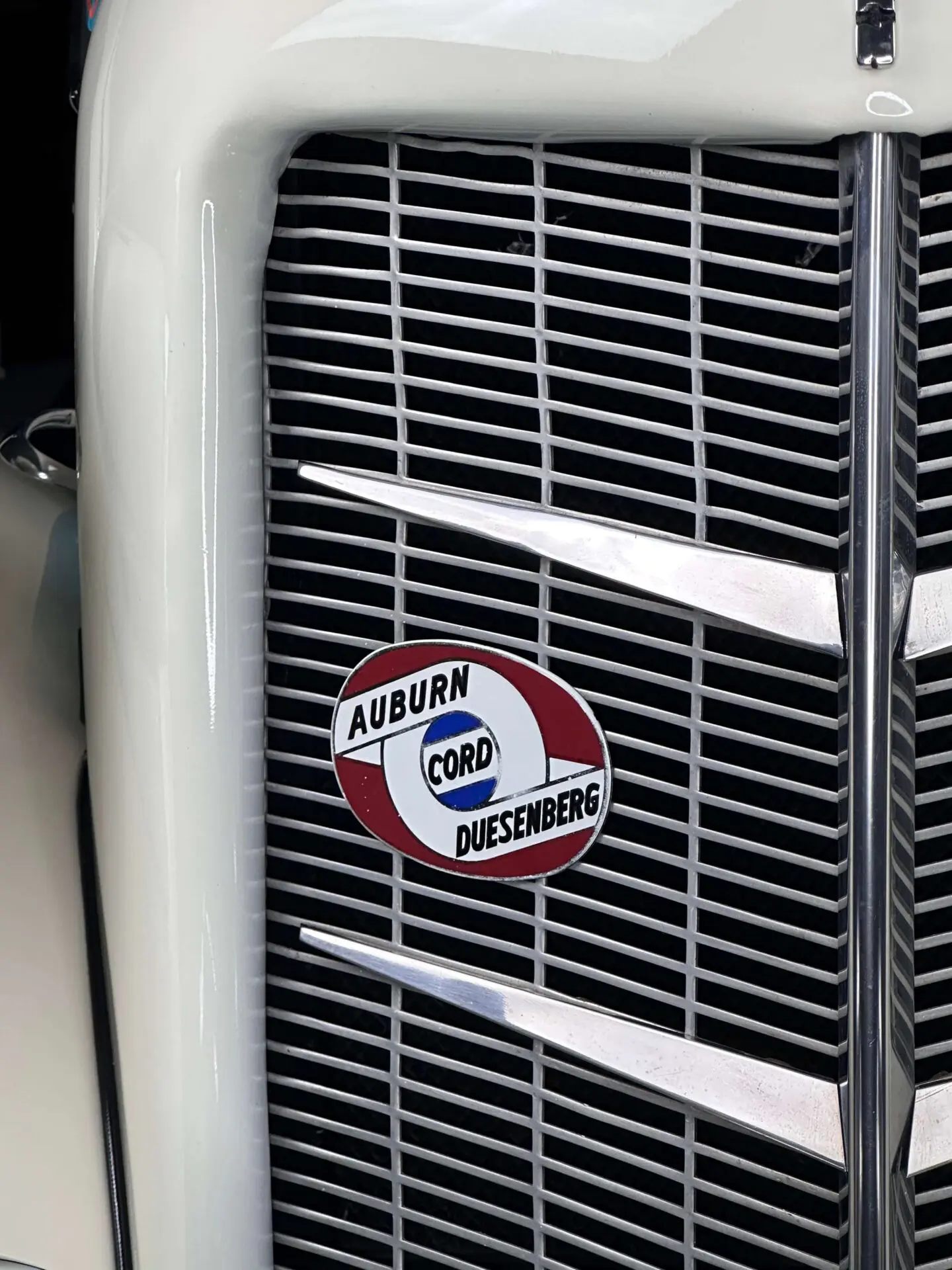 Auburn-Cord-Duesenberg badge on a car grille