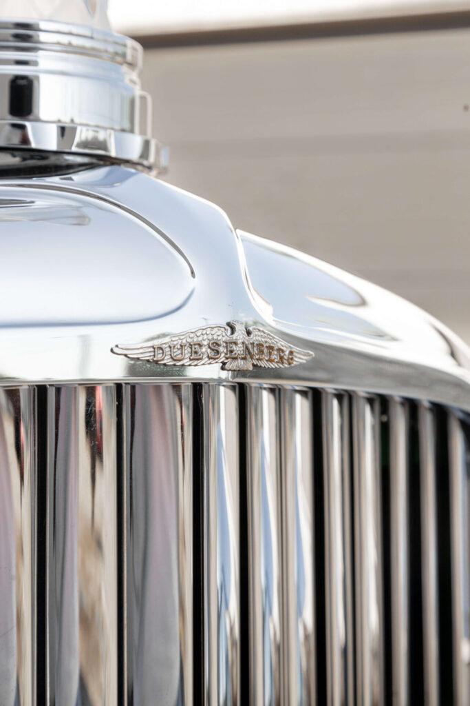 Duesenberg logo on top of a grille. The logo is the name written over the spread wings of an eagle.